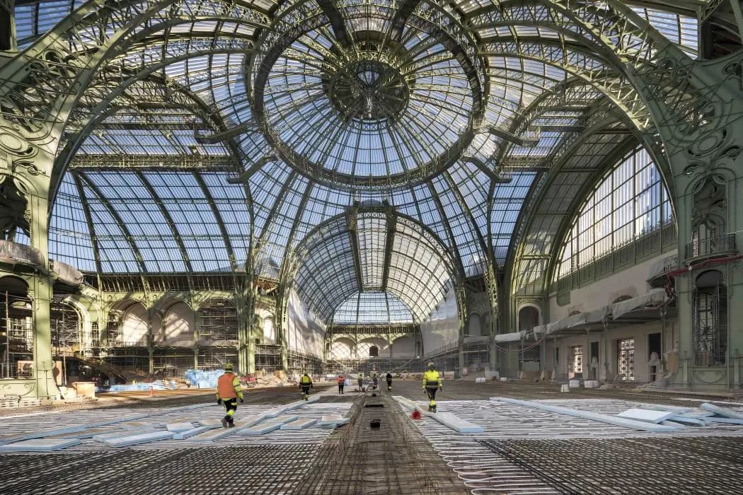 La Nef du Grand Palais en chantier, sous la grande verrière